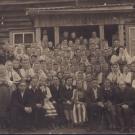 Сегозерский хор на фоне клуба в Паданах. 1948-49 гг.