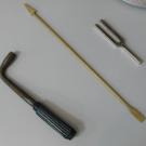 Ключ для настройки рояля, стрелка для развода струн при настройке рояля и камертон - принадлежали Л.Я. Теплицкому.