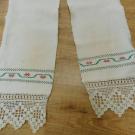 Свадебный рушник под каравай. Вышивка крестом, вязание. С. Толвуя. Сдатчик Беспалова Вера.