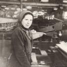 Антонина Матвеевна Быкова, станочница, стаж работы на лесозаводе - 36 лет.<br />